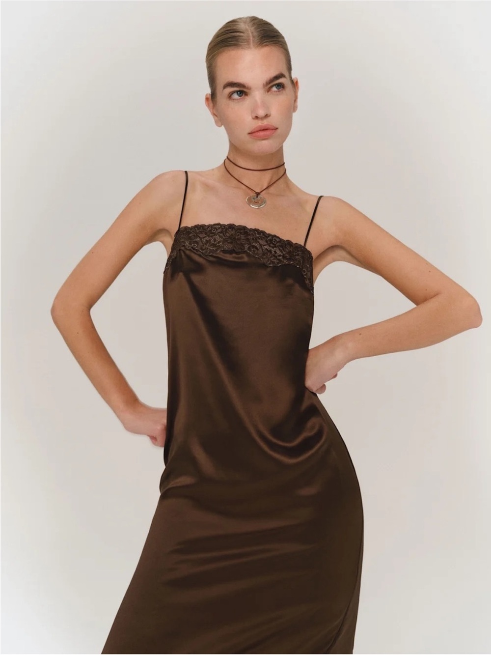Silk reformation dress in moss green - Picture 3 of 11